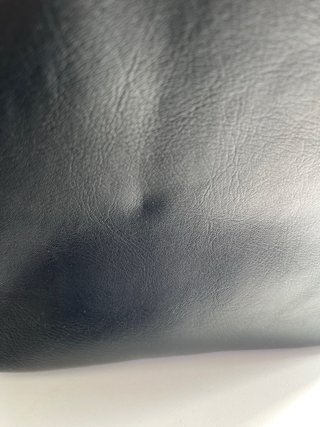 Bolso bandolera negro rígido