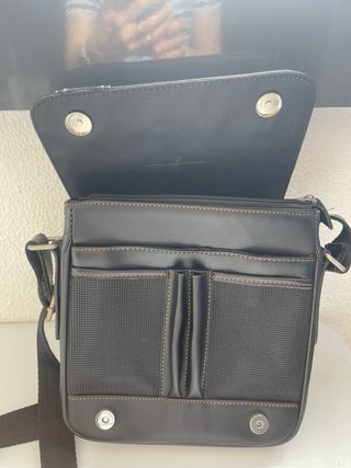 Bolso bandolera negro rígido