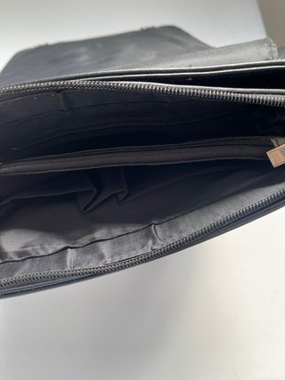 Bolso bandolera negro rígido