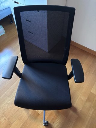 Silla de oficina ergonómica negra