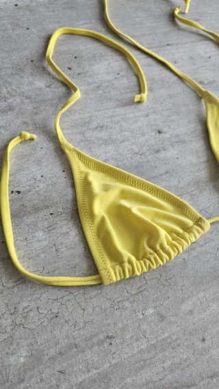 Top bikini giallo