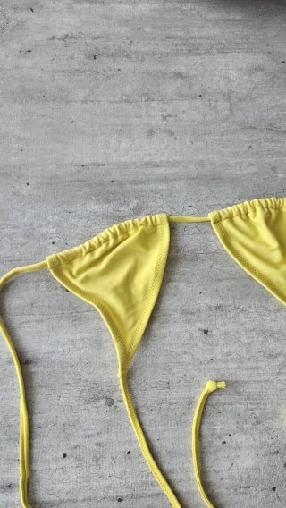 Top bikini giallo