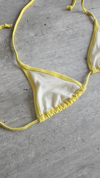 Top bikini giallo