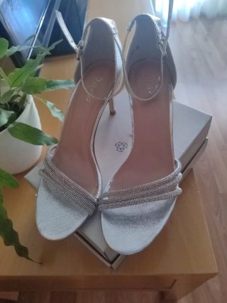 Zapatos de fiesta plateados