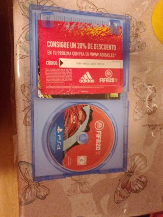 Juegos PS4 FIFA 20 y Call of Duty MW