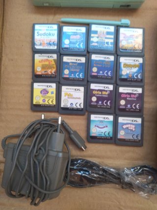 DS Lite turquesa muy buen estado con accesorios