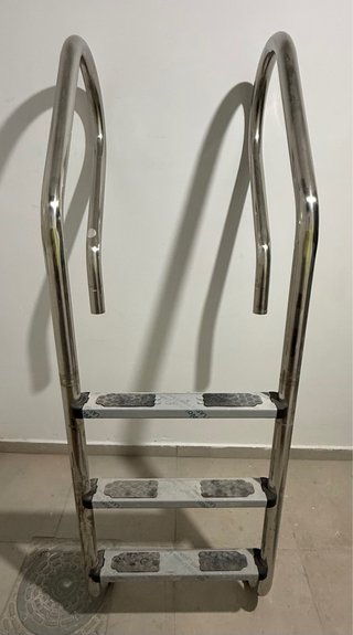 Ducha exterior piscina metal + escalera