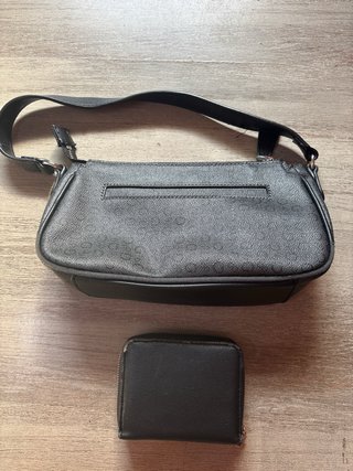 Bolso y cartera Guess negros