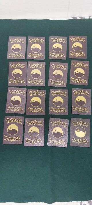 Pack 16 Cartas Black Pokémon Doradas/Negras