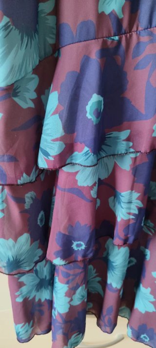 Vestido floral morado y turquesa