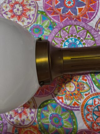 Lámpara colgante globo dorada y blanca