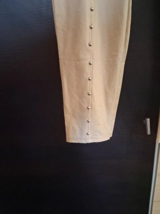 Pantalón imitación cuero beige