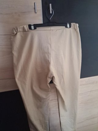 Pantalón imitación cuero beige