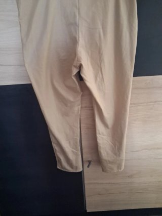 Pantalón imitación cuero beige