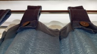 Tende per camera da letto con fiori blu
