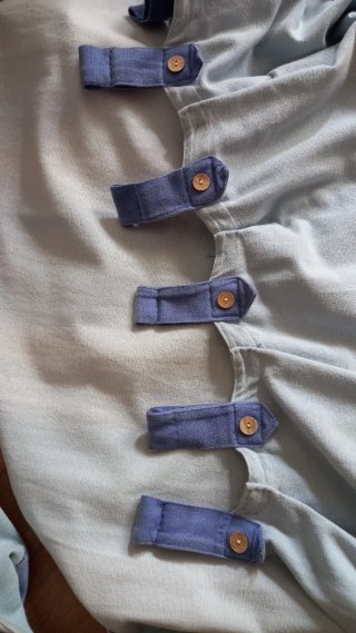 Tende per camera da letto con fiori blu