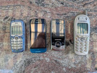 Lote 4 Móviles Vintage Retro: Nokia, Samsung, Moto