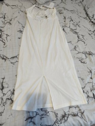 Vestido blanco elástico con nudo