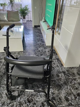 Andador 4 ruedas Totalcare plegable