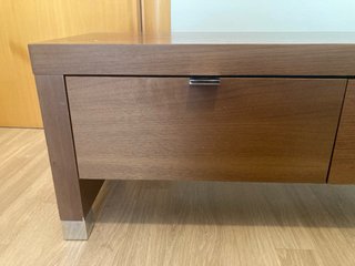 Mueble de madera con cajones para baño.