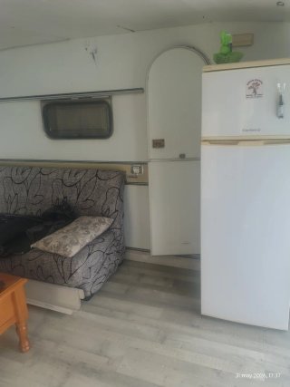 Se vende caravana instala en el camping la vera