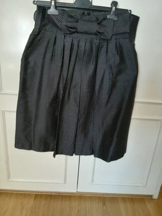 Falda negra lunares y lazo zapatero