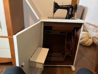 Máquina de Coser Sigma con Mueble