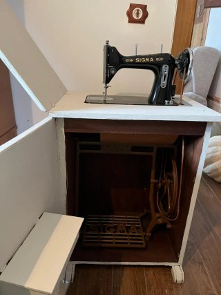 Máquina de Coser Sigma con Mueble