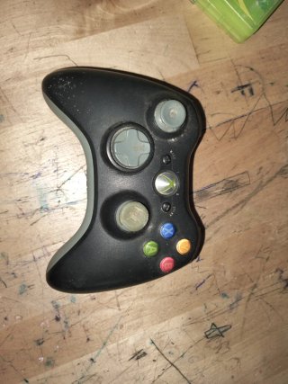 Xbox 360 con juegos y mandos