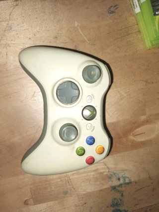 Xbox 360 con juegos y mandos