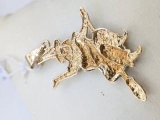 Colgante Bruja Escoba Oro 18k