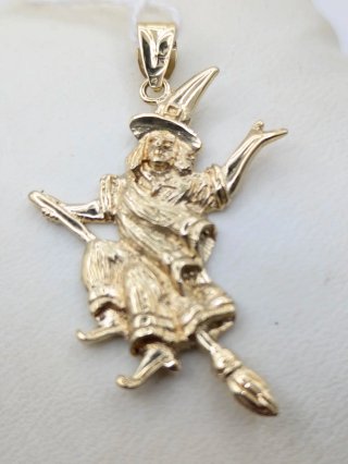 Colgante Bruja Escoba Oro 18k