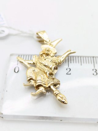 Colgante Bruja Escoba Oro 18k
