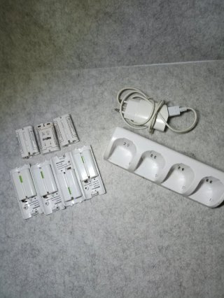Base ricarica 4 controller Wii + alimentatore