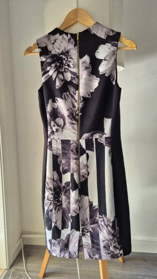 Vestido H&M floral preto e branco – Tamanho 38