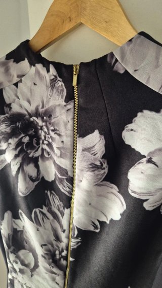 Vestido H&M floral preto e branco – Tamanho 38
