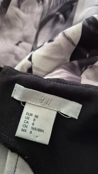 Vestido H&M floral preto e branco – Tamanho 38