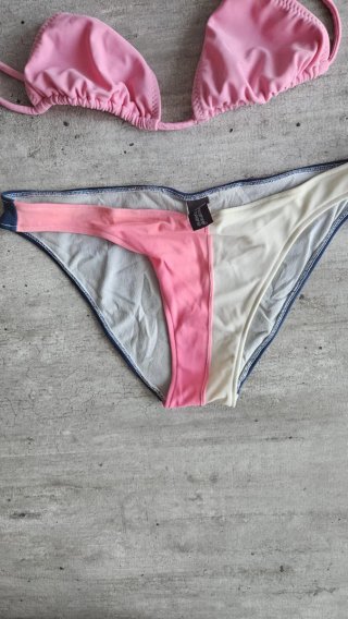 Bikini rosa y blanco