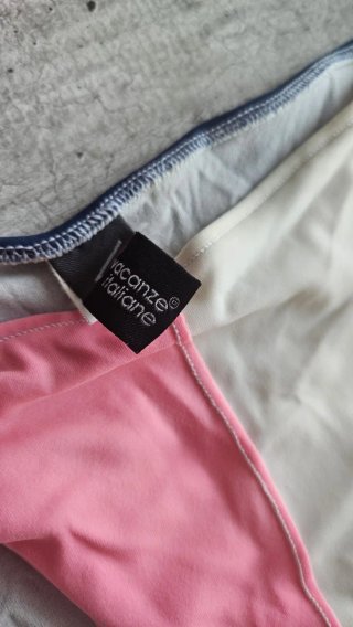 Bikini rosa y blanco