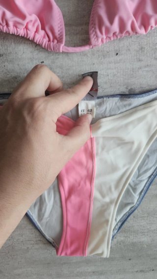 Bikini rosa y blanco