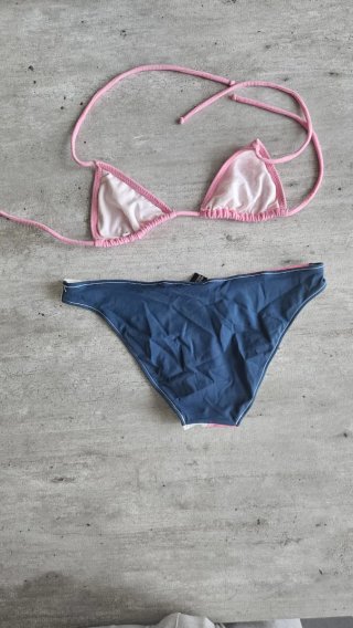 Bikini rosa y blanco