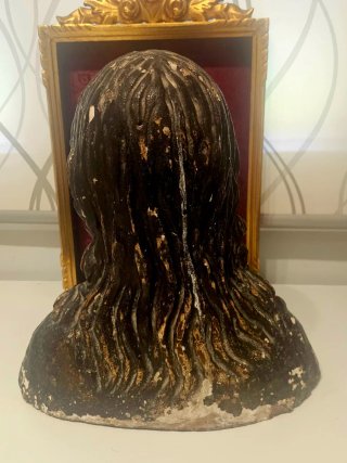 Busto religioso de barro