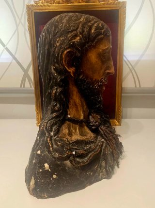 Busto religioso de barro