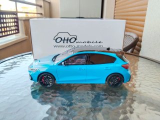 Ottomobile Focus ST 1/18 Azul