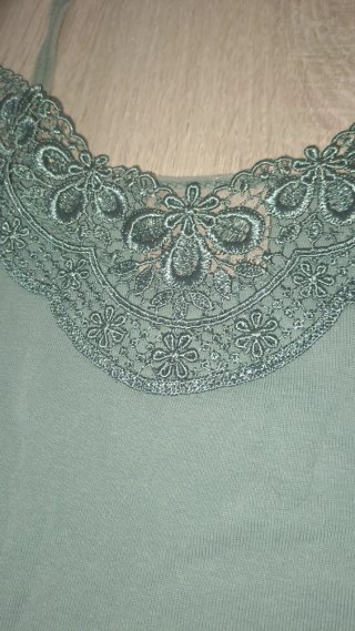 2 Tops de tirantes con encaje