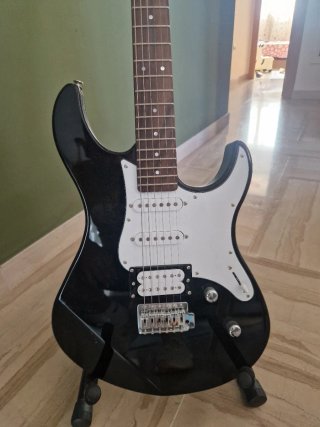Guitarra Yamaha Pacifica 112V Negra