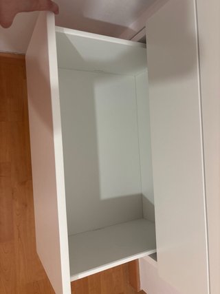 Armario blanco habitación infantil.