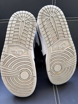 Tenis Jordan Retro 1 Blanco y Negro