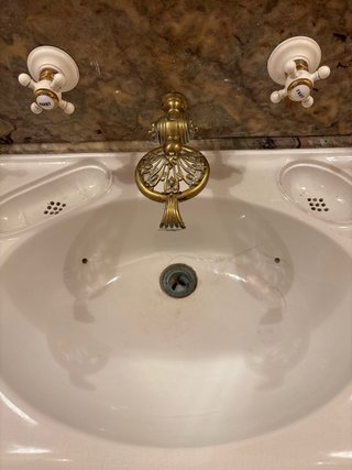 Tocador antiguo madera y mármol, lavabo porcelana
