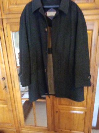 Abrigo Verde Oliva Talla XXL en buen estado